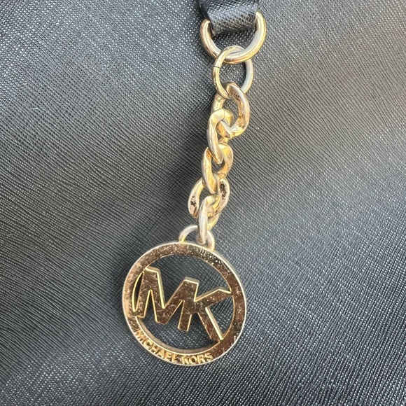 MICHAEL KORS Medium CHAIN LOGO
SHOULDER BAG - Picture 15 of 15